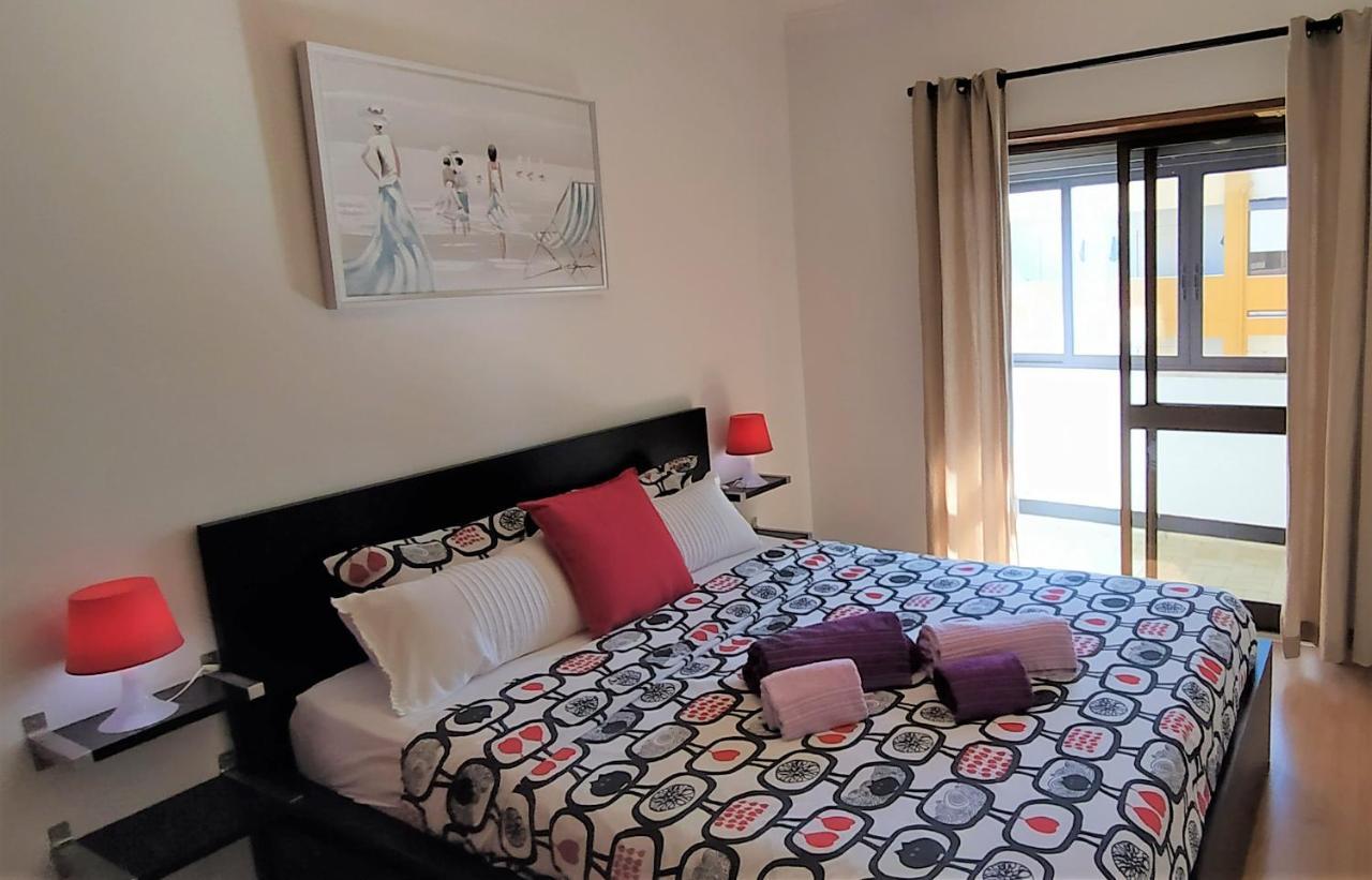 Large Apartment Near The Beach And Lisbon Costa de Caparica Luaran gambar