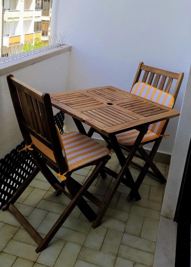 Large Apartment Near The Beach And Lisbon Costa de Caparica Luaran gambar