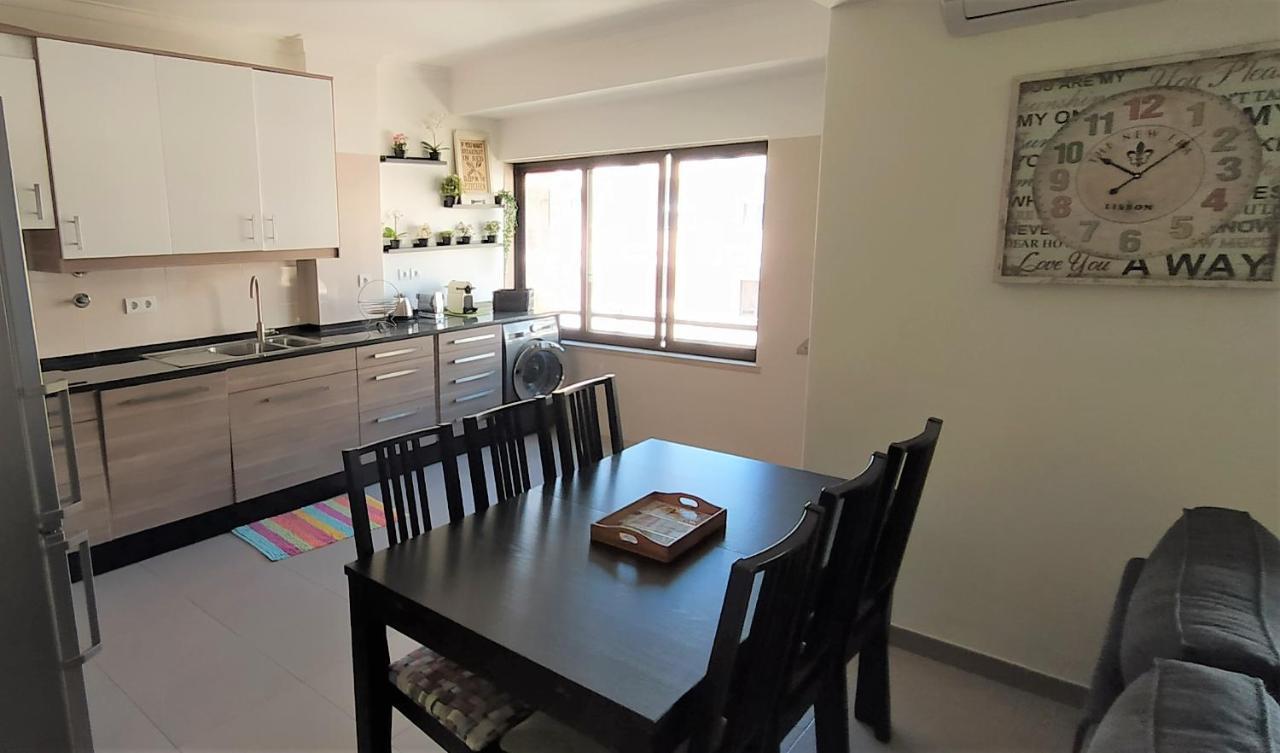 Large Apartment Near The Beach And Lisbon Costa de Caparica Luaran gambar