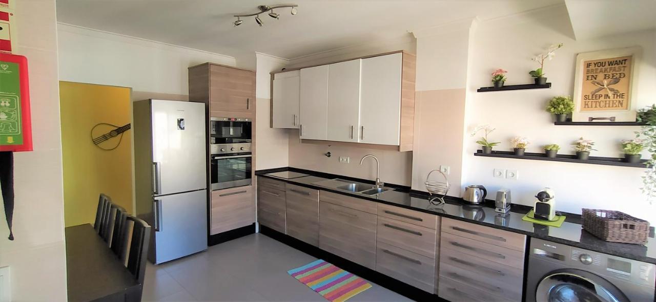 Large Apartment Near The Beach And Lisbon Costa de Caparica Luaran gambar