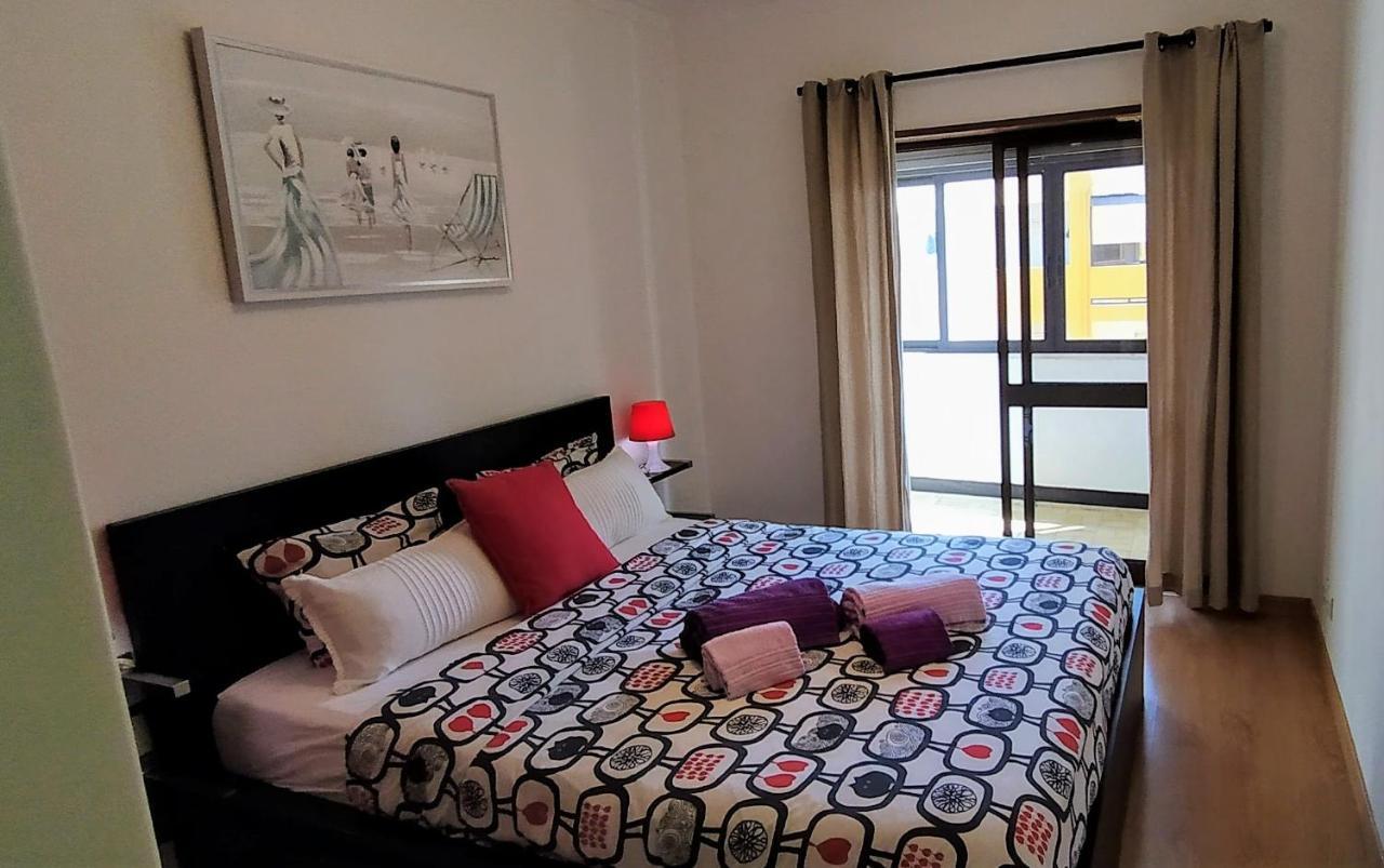 Large Apartment Near The Beach And Lisbon Costa de Caparica Luaran gambar
