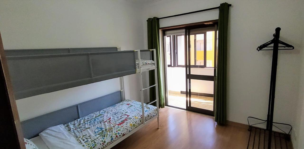 Large Apartment Near The Beach And Lisbon Costa de Caparica Luaran gambar
